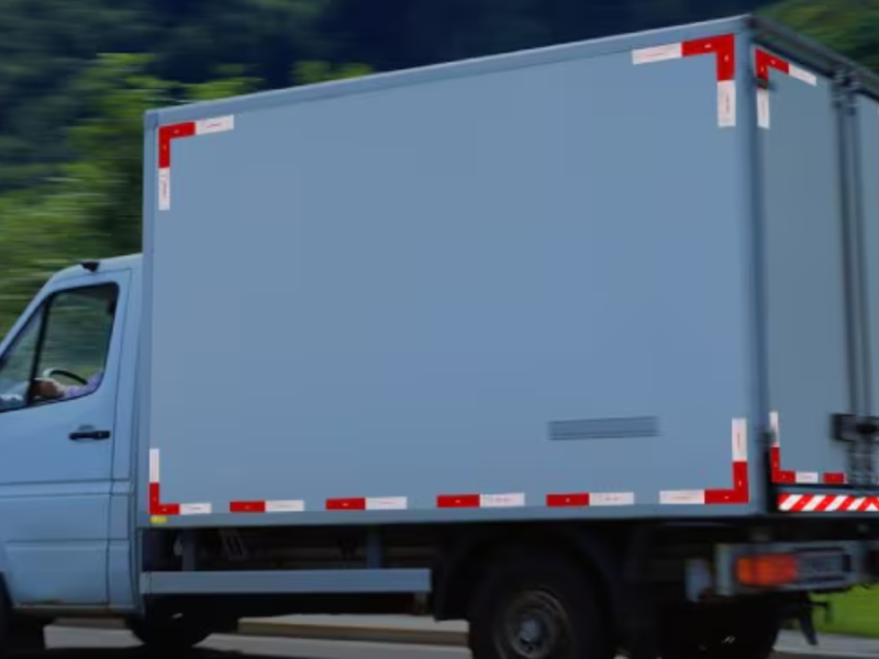 Faixa Refletiva Lateral para Caminhão 2026: Segurança, Regras e Como Escolher