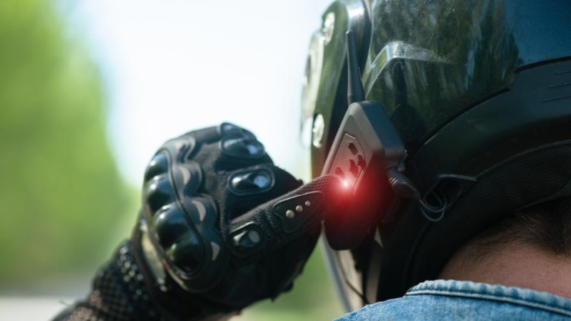 Fone De Ouvido Para Capacete Bluetooth: Guia Completo do Headset Sem Fio para Motociclistas 2026